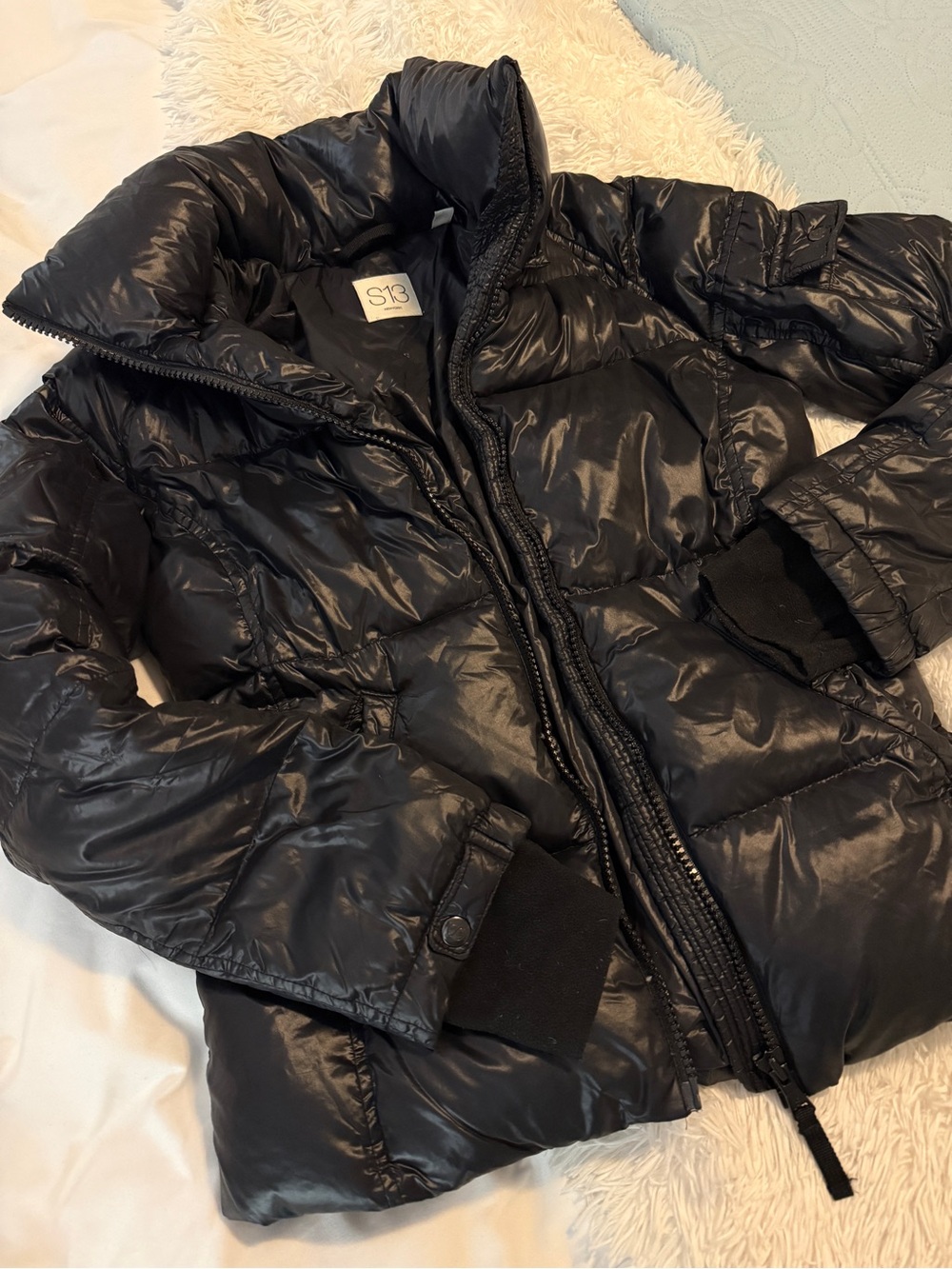 S13 women’s glossy black puffer jacket size small black